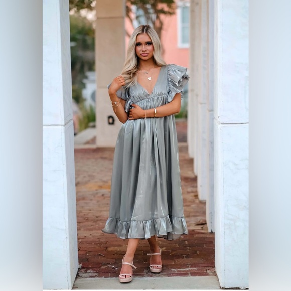 BRAND NEW! Shimmer dress with ruffle sleeves - Picture 7 of 7